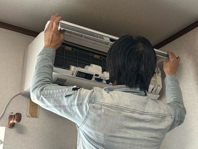 エアコンの撤去作業
