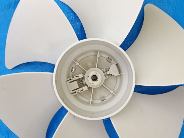 ★換気扇の油汚れはプロにお任せ！業務用の強力な洗剤で一発洗浄