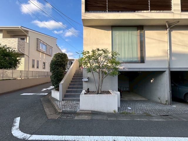 経験5年以上・1000件以上の実績！理想の庭を叶える剪定のプロ