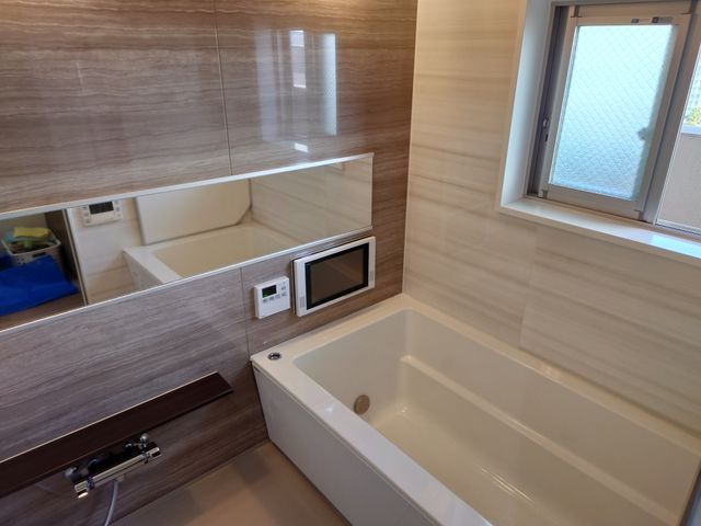 ガンコな汚れでお困りの時は、当店にお任せください。丁寧な作業できれいにします！