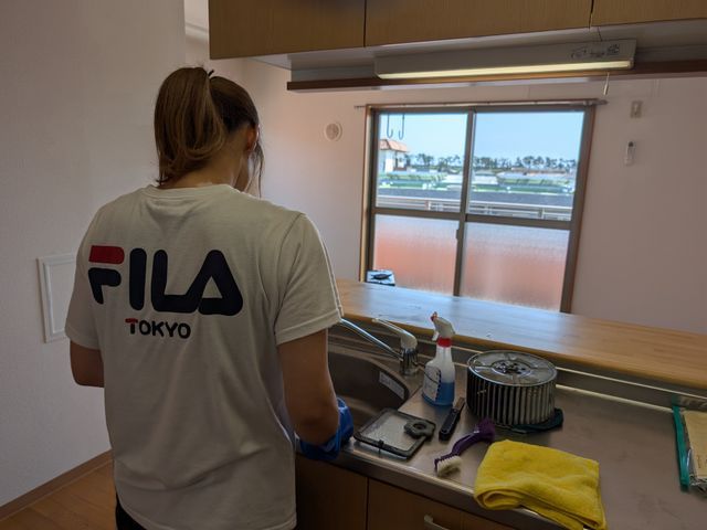 丁寧で安心できる”と評判の女性スタッフが対応｜水回り2点セットクリーニング