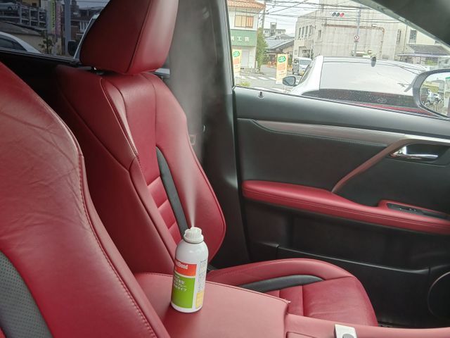 車内の嘔吐や糞尿、タバコの汚れ臭いを徹底洗浄