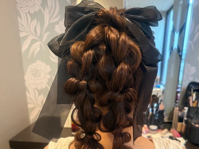 ご満足いただけるように心を込めてヘアメイクいたします。着付けも可能です。