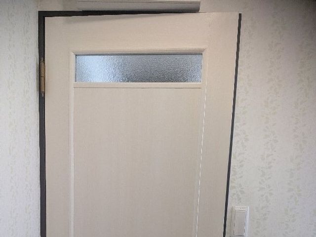 室内ドアの穴あき補修やイメージチェンジに！