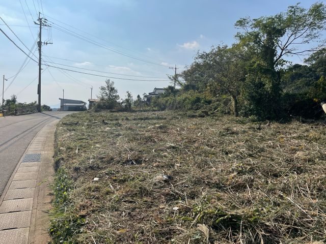 長崎市中園町で10年以上。一般廃棄物許可店。プロの技術で草刈りから処分まで完結！