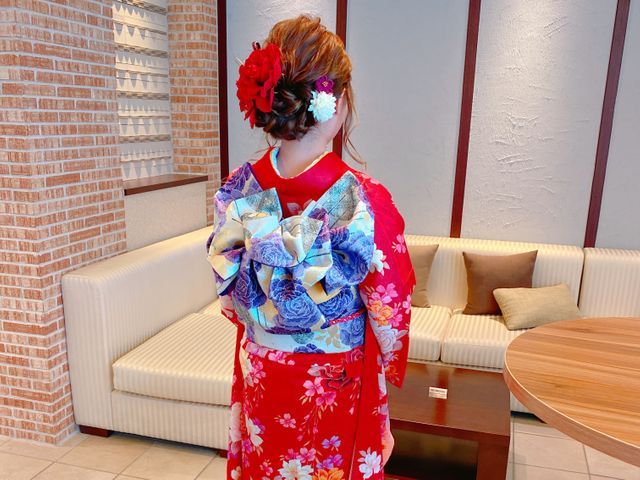 早朝料金ナシ ヘアセットも一緒にいかがでしょうか 対応地域外の方もご相談ください Merryの出張着付け くらしのマーケット
