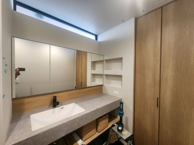 ミラーキャビネット、室内鏡（ミラー）、絵フレーム、棚の取り付け・墨田区から～!