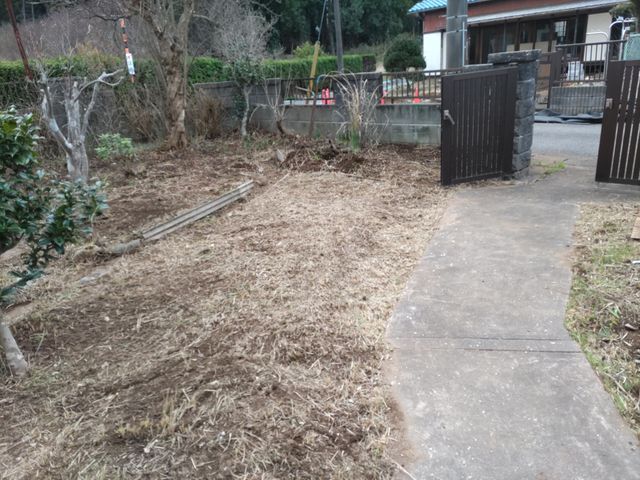 草刈り（草刈り機）