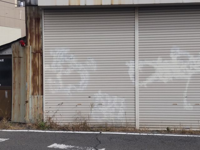 壁面　シャッターの落書き除去します！