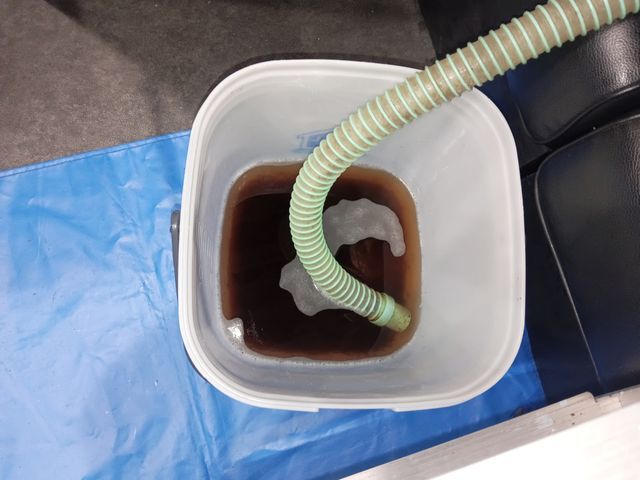 「エアコン内部の黒カビ徹底洗浄｜お掃除機能付き対応｜高圧洗浄」