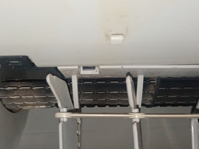 「エアコン内部の黒カビ徹底洗浄｜お掃除機能付き対応｜高圧洗浄」