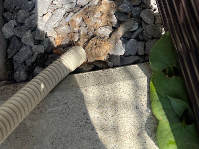 エアコン修理作業