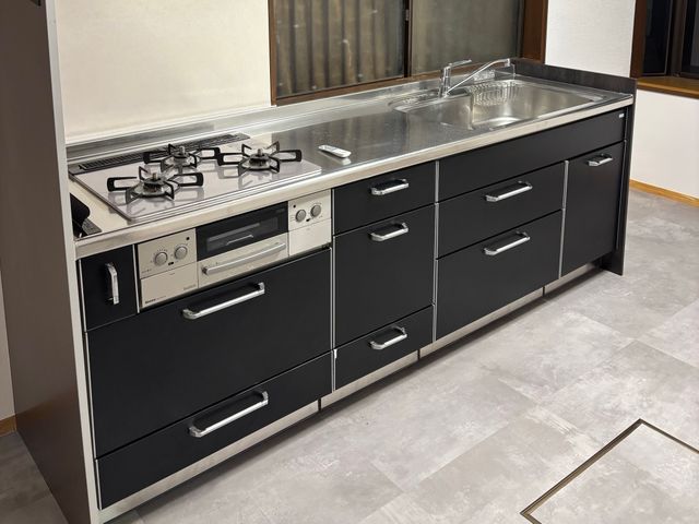 古くなった扉やキッチンが新品のように！