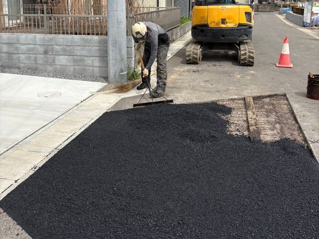 《駐車場のアスファルト舗装》はお任せ下さい！　綺麗に仕上げてみせます