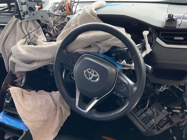 なるべく配線は隠して、見た目スッキリにします。