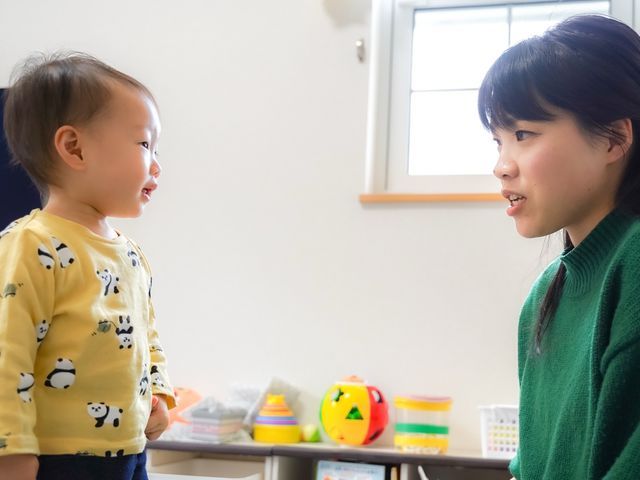 お子さんの自然な笑顔を引き出す！温かい雰囲気の家族写真をお届けします