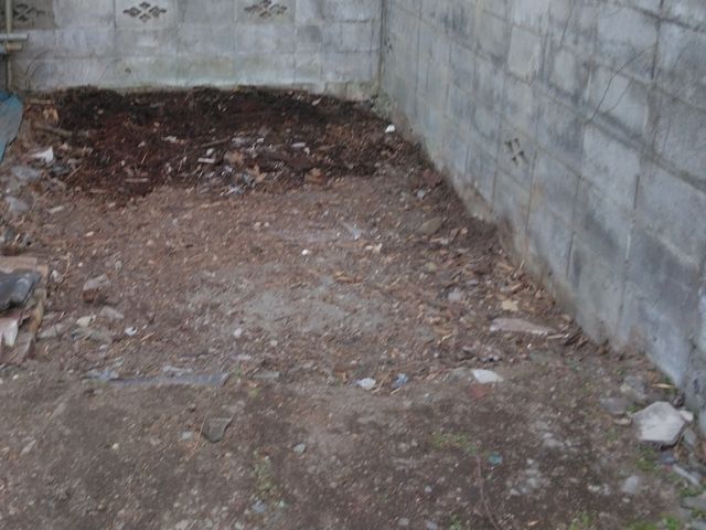 砂利敷き、防犯用砂利、砂利は除草効果もあります。お庭、玄関前、裏口、建物まわり。