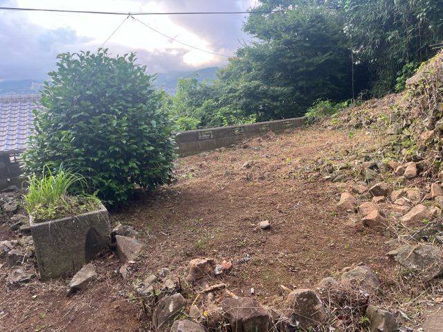 長崎市中園町で10年以上。一般廃棄物許可店。プロの技術で草刈りから処分まで完結！