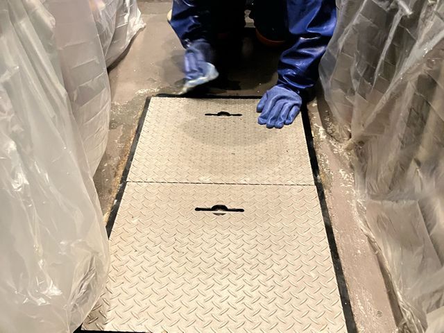 グリストラップ徹底洗浄！トラップ内の汚泥をスッキリ除去！臭いも改善！