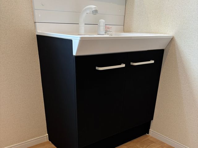 キッチンカウンターや洗面台の扉等、シートを張り替えてリフレッシュしませんか