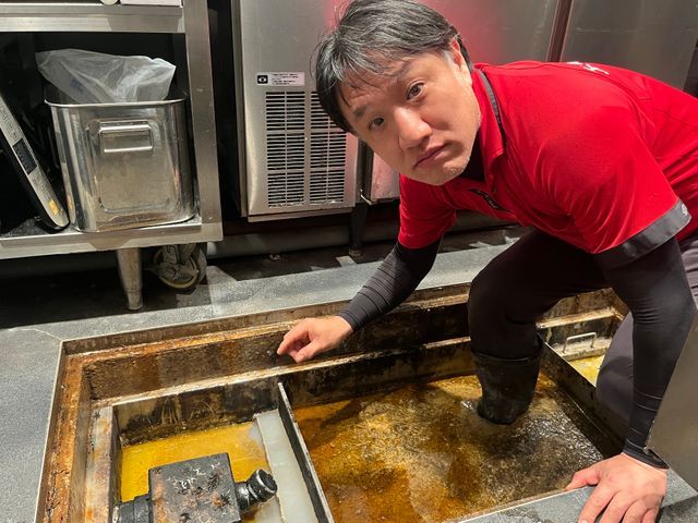 新工法で、グリーストラップの汚れ、臭いを徹底防止。配管の詰まりも未然に防止。