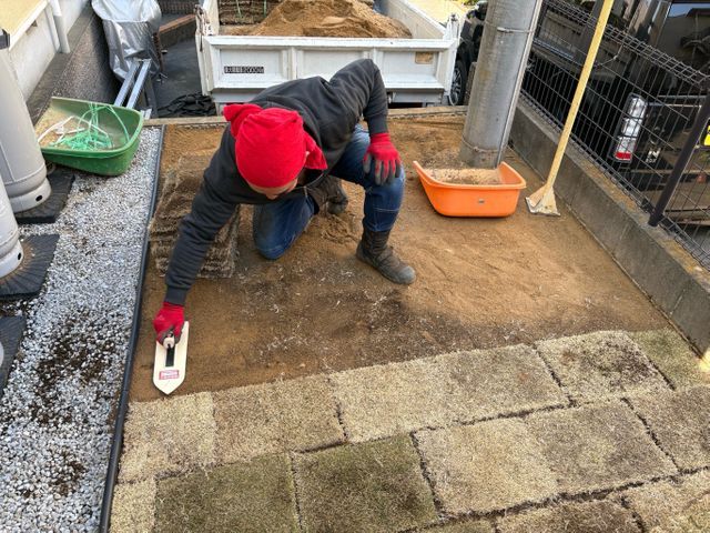 親戚から天然芝直送！確かな技術で土壌からしっかり改良！緑になるまで保証いたします