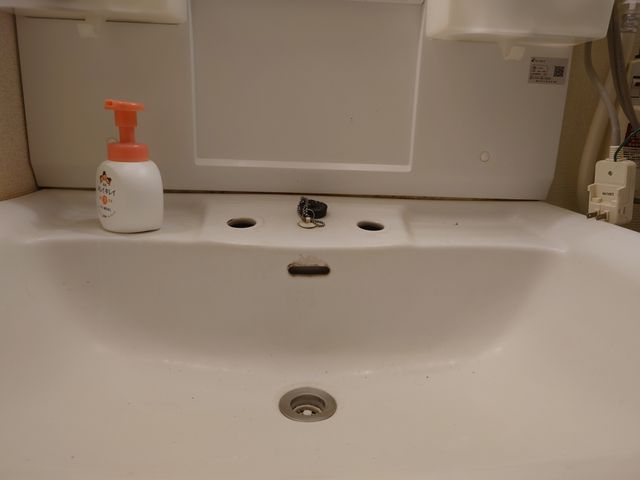 洗面水道交換工事します。