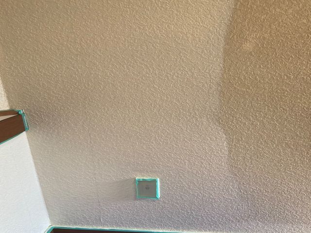 【お子様・ペット安心素材で壁紙を剥がさず施工◎】短時間でお部屋を明るく再生！サービスの画像