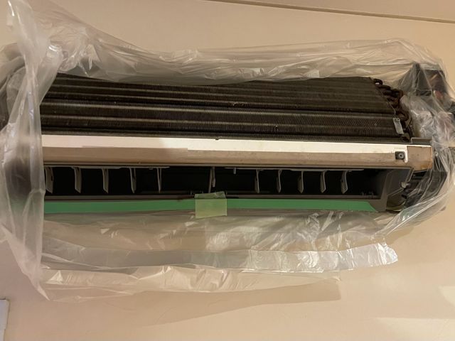 夏に繁殖した黒カビは暖房前に綺麗に！ご依頼は2台割引15,800円〜！