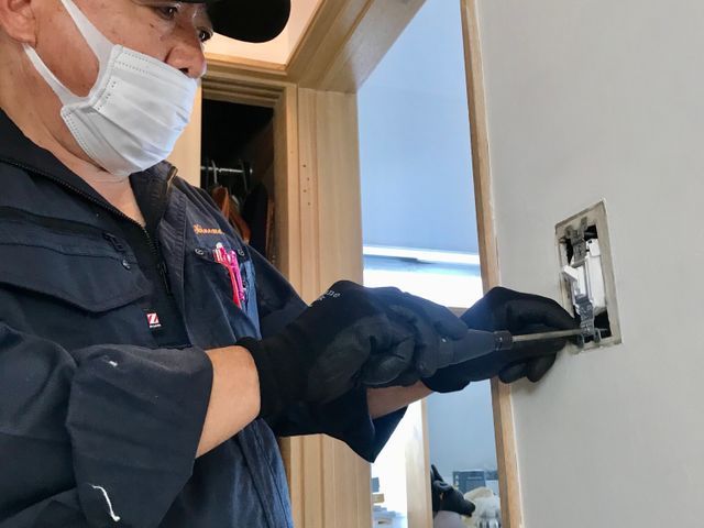 コンセント増設・電気スイッチの修理（交換） / 移動