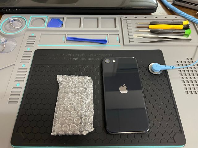 iPhoneの画面割れ交換やバッテリー交換承ります！