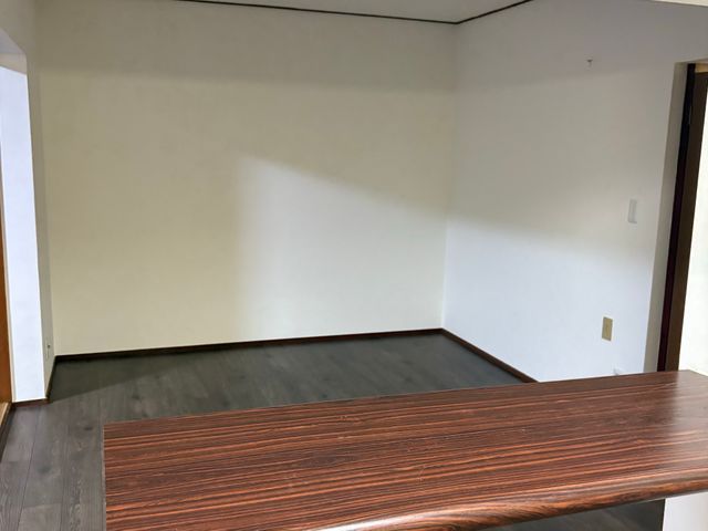壁紙クロスの張り替え。量産クロス1㎡、900円から承ります。サービスの画像