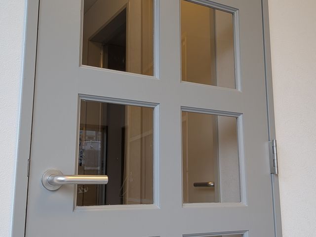 ☆室内ドア　室内窓枠の塗装　東京板橋区のまちのペンキ屋さん☆