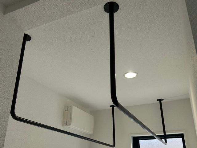 ハンガーパイプの取り付け