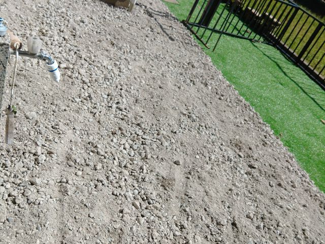 駐車場・庭の砂利のご依頼・ご相談お引き受けしております。お気軽にご相談ください。