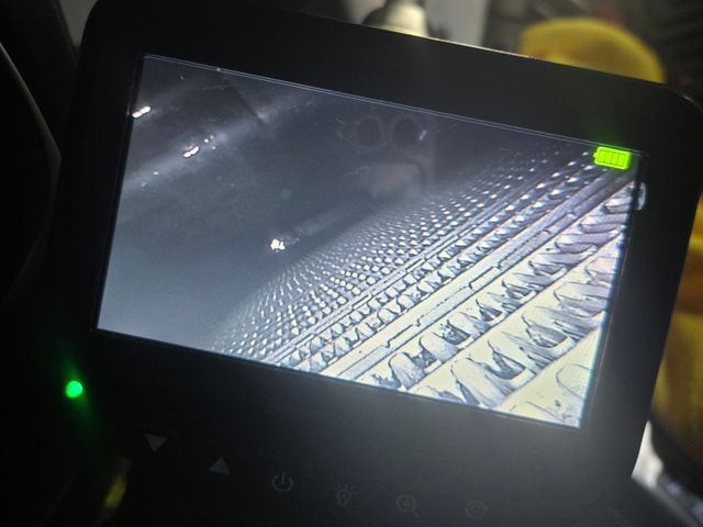 カーエアコンの臭い徹底洗浄！専用機材で臭いの元から！