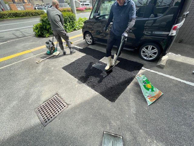 アスファルト補修、転圧