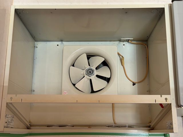 レンジフードのプロペラ換気扇の頑固な油汚れを徹底除去！