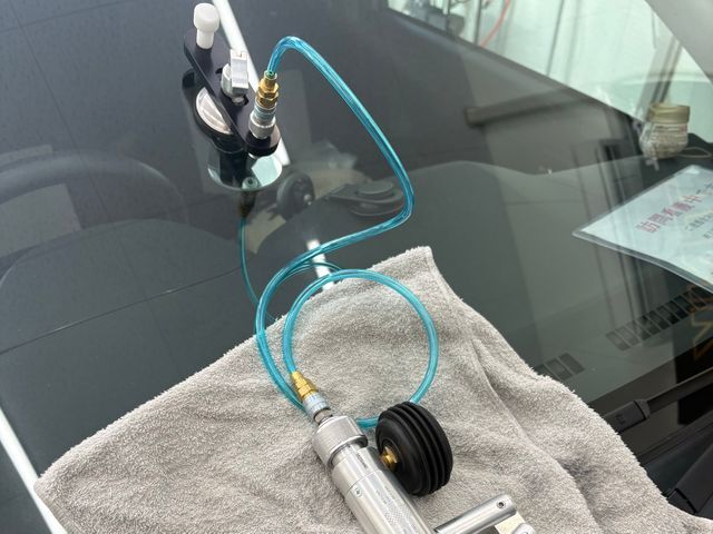 【フロントガラスの飛び石修理】リペアで綺麗になるかもしれませんよ！？