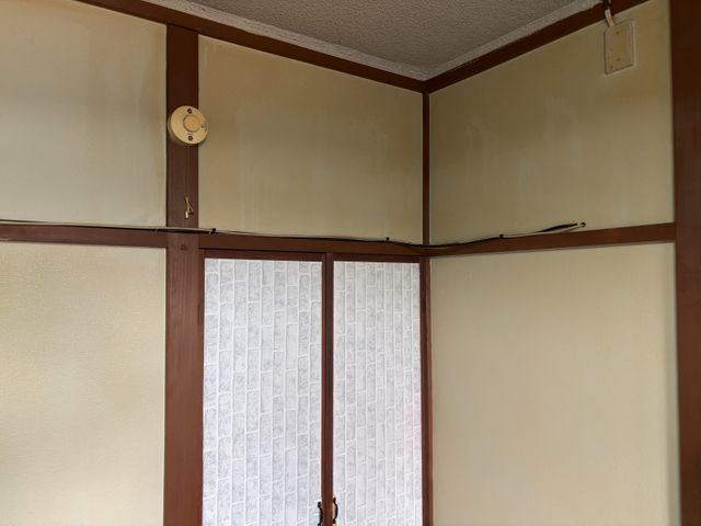 深呼吸したくなる部屋に！　空気触媒塗料による壁紙の塗り替えサービスの画像