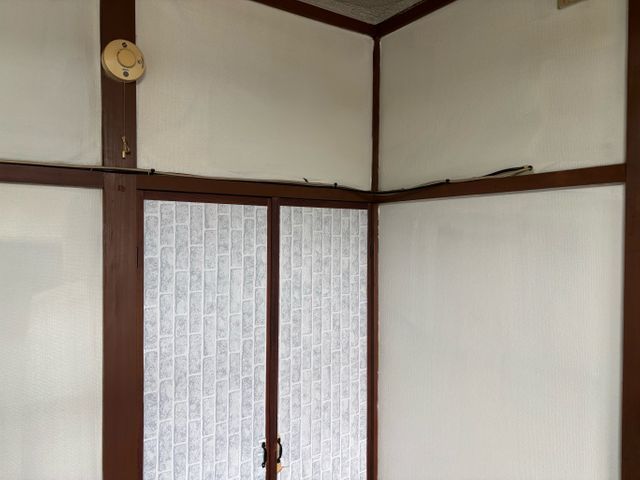 深呼吸したくなる部屋に！　空気触媒塗料による壁紙の塗り替えサービスの画像