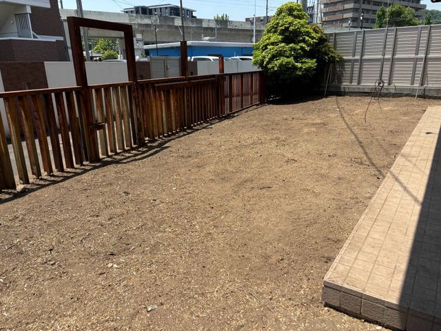 駐車場　お庭　お持ちの土地で、雑草や竹で　お困りの方、ご連絡お待ちしてます