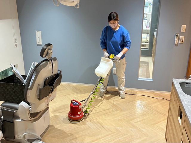 フロアポリッシャーによる洗浄、ワックス剥離・施工　小規模施設・店舗メインです