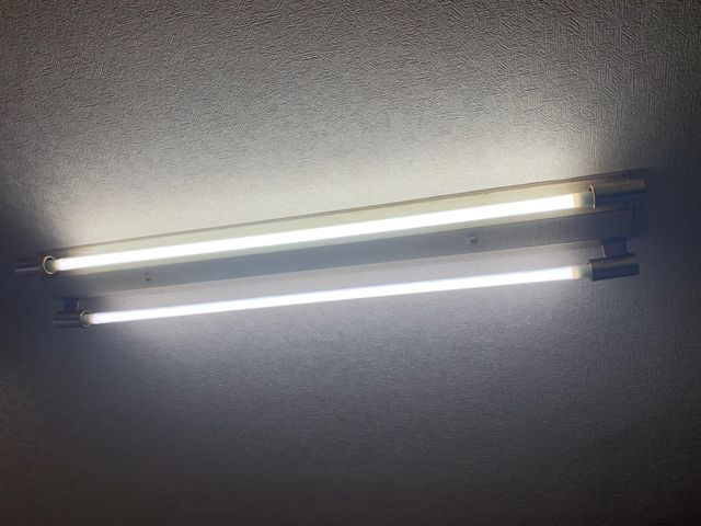 【蛍光灯掃除】高所も可能！長年の誇りやヤニ改善させて頂きます。