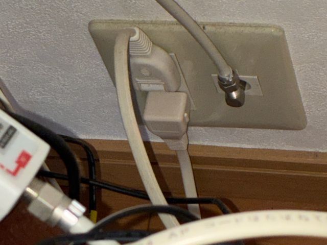 古くなったテレビ端子の交換