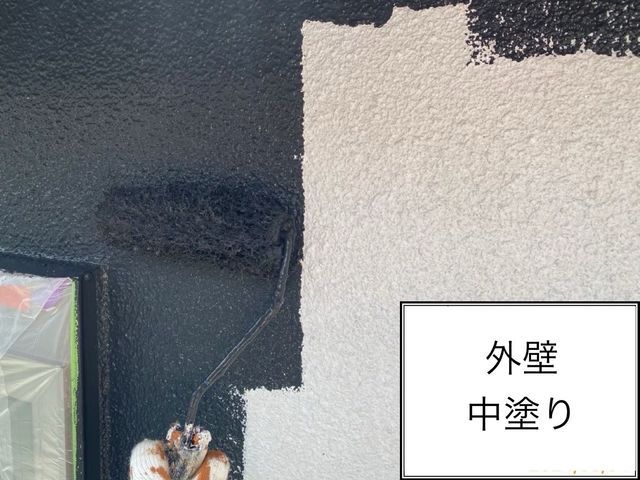 外壁4回塗り！下塗り中塗り上塗り保護クリアーの4回塗り標準施工！サービスの画像