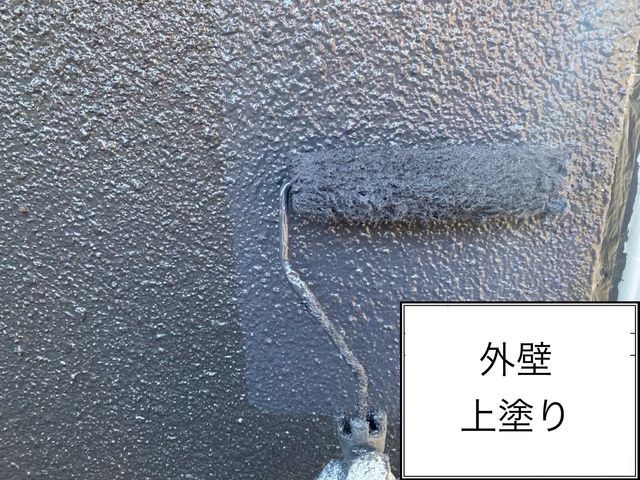 外壁4回塗り！下塗り中塗り上塗り保護クリアーの4回塗り標準施工！サービスの画像