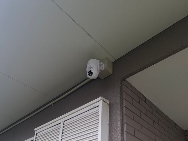 防犯カメラの取り付けをいたします。