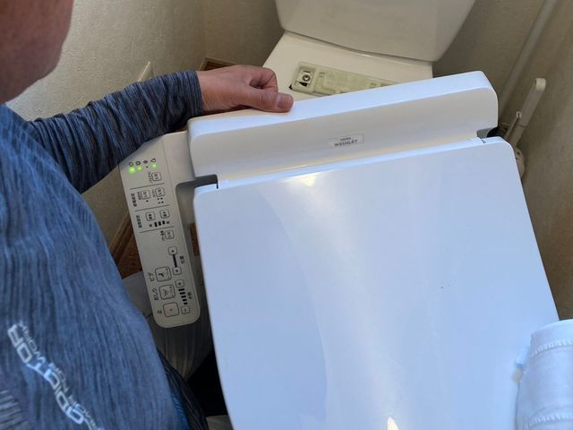 《温水専用便座(ウォッシュレット)の取り付け》はお任せ下さい！