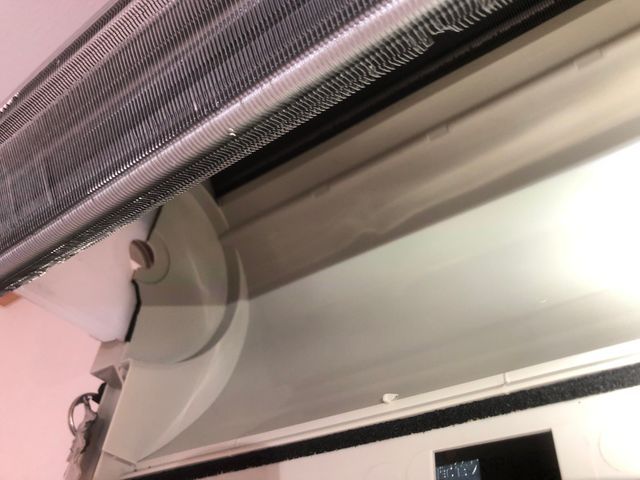 青森◇電気工事士が作業終了まで責任を持って対応します。エアコンの分解掃除◎